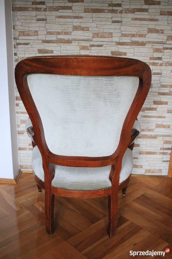 Piękny fotel klasyczny pięknie zdobiony Pszczyna