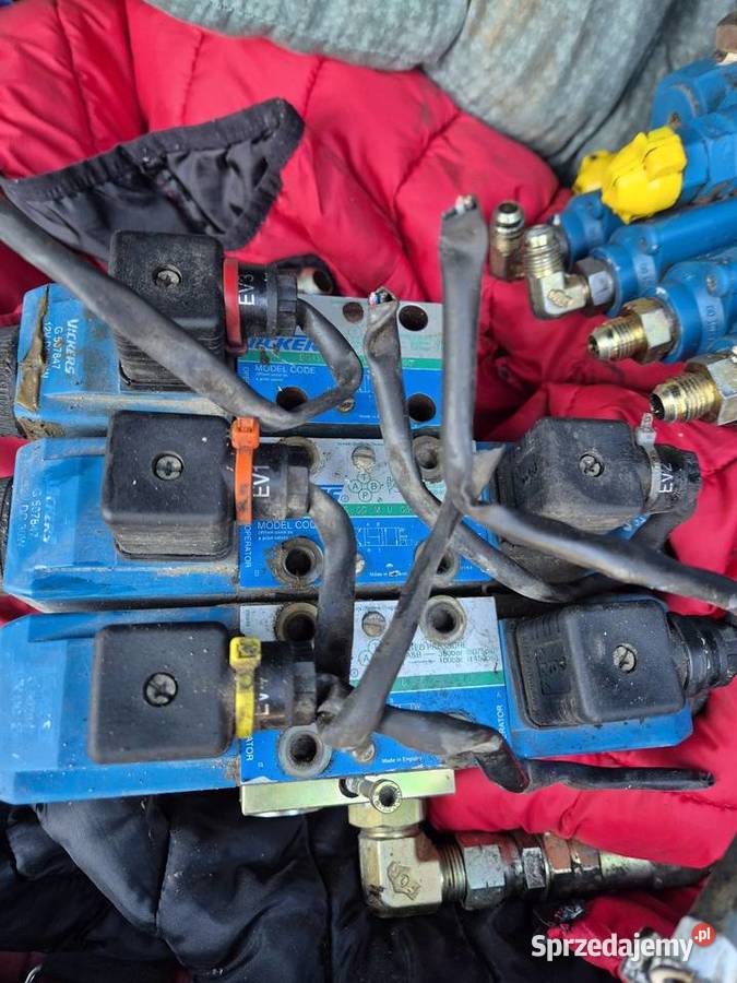 Zawory hydrauliczne Massey Ferguson Bobcat 8926 Rok produkcji 2010 Pozostałe Maszyny budowlane Bydgoszcz