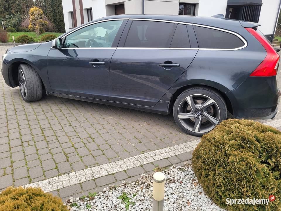 Volvo V60 2015r w wersji SUMMUM z pakietem manualna Sokoły sprzedam