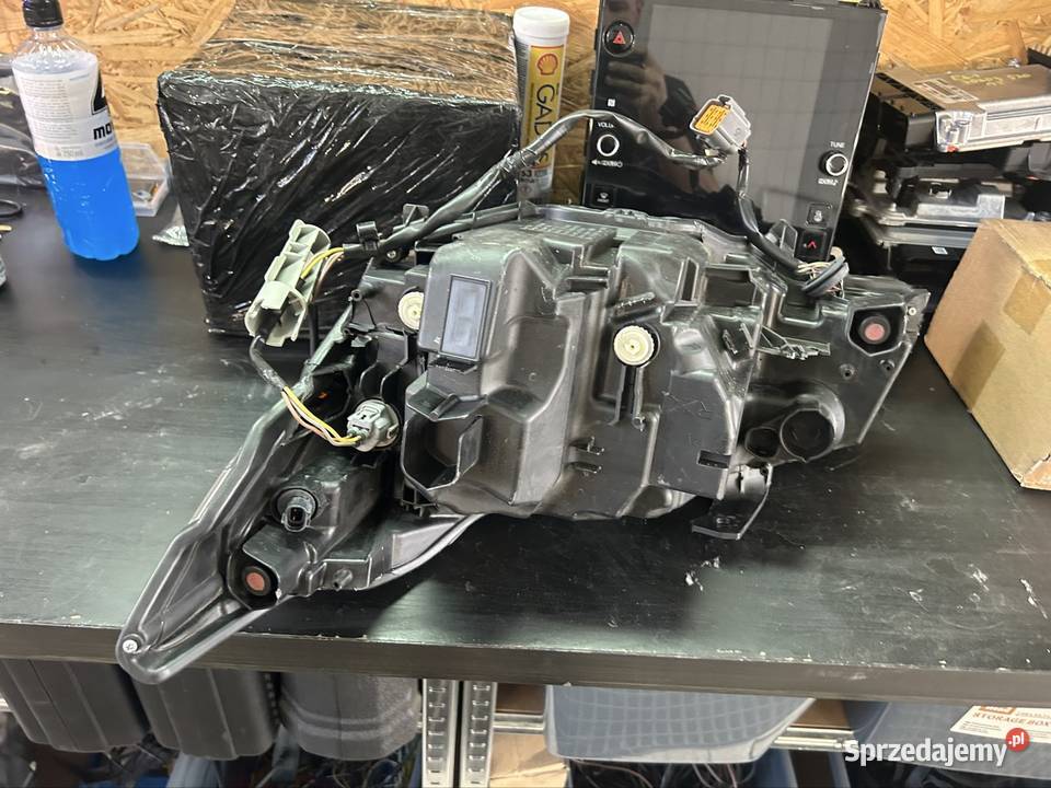 Lampa Subaru wrx VB prawy przód uszkodzona