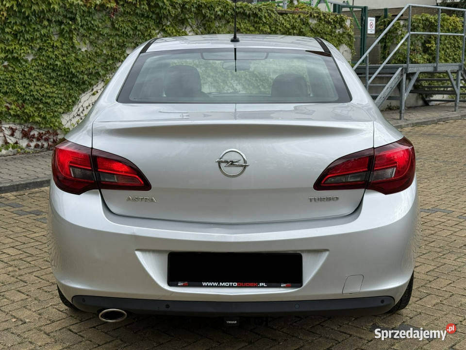 Opel Astra 14 Turbo Sedan stan Oryginalny Lakier manualna Tarnowskie Góry