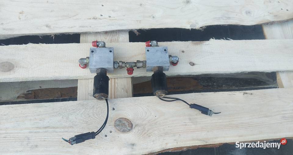 4 wyjścia Kostka Oleostar 2 TEREX Telelift 2506 Kielce