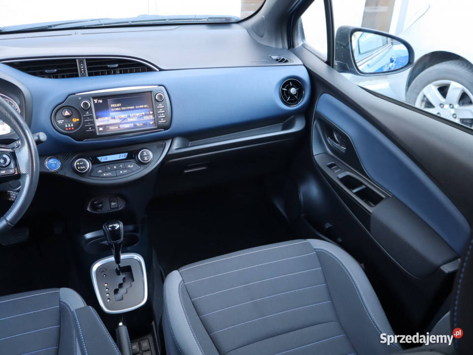 Toyota Yaris 15 Hybrid 74KM