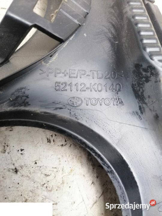 Toyota Yaris IV ramka halogenu prawa Kozubszczyzna