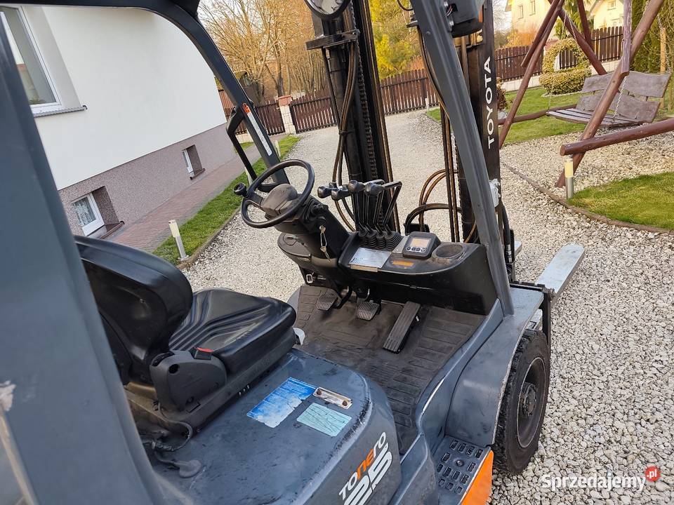 Wózek widłowy Toyota serii 8 25 to 8fgf25 widly Wózki widłowe mazowieckie Rzeczniów
