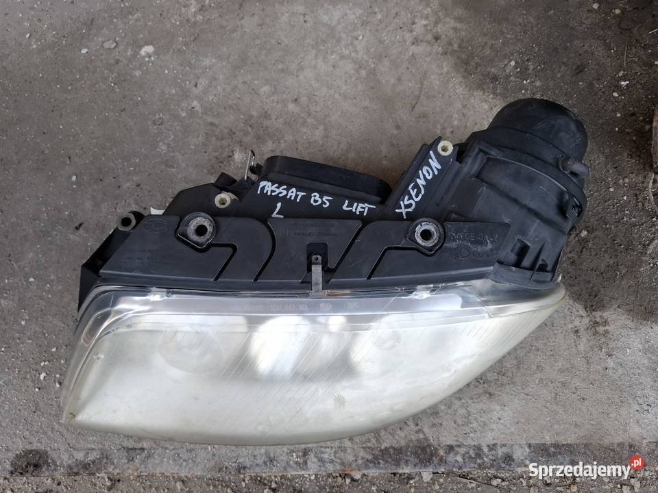Lampa Prawa Przód Volkswagen Passat B5 FL XENON osobowe Wisznice