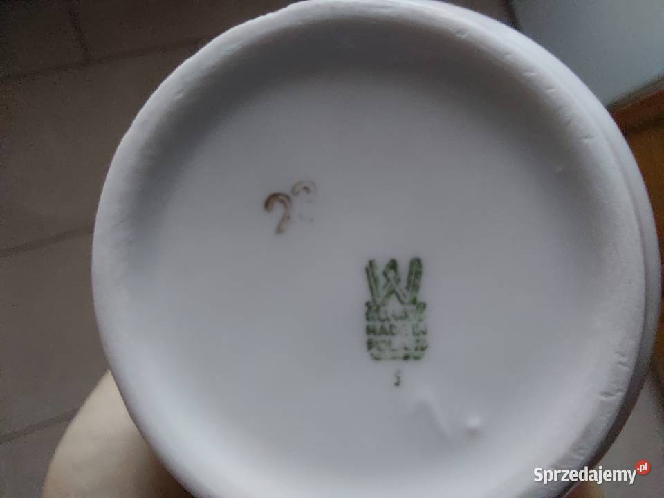 biały wazon z kwiatami polska porcelana Wawel Poznań