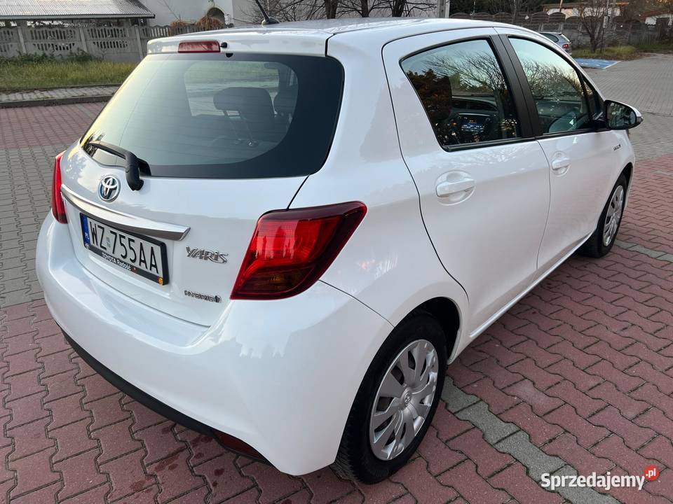 Toyota Yaris Hybryda LPG Rok produkcji 2014 Wiązowna sprzedam