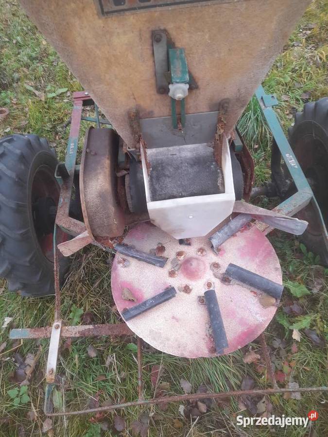 Rozsiewacz nawozy 300 litrów nieuszkodzony Rozsiewacze nawozów świętokrzyskie Busko-Zdrój