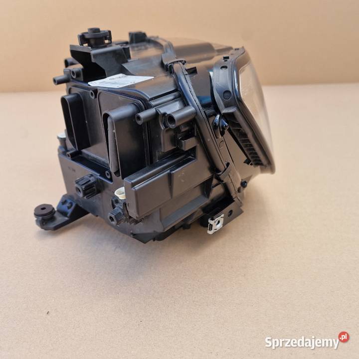 VW TIGUAN II 5NB LAMPA REFLEKTOR PRAWY Bieleń