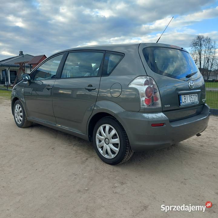 Toyota Corolla verso uszkodzona