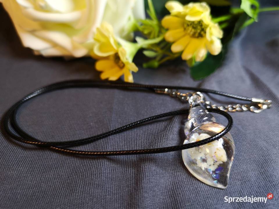 Naszyjnik z muszelką zatopioną w żywicy kolor Kielce