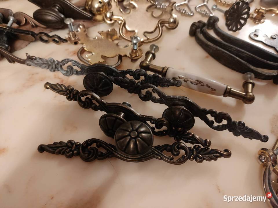 stare uchwyty meblowe z szyldem i bez 65 sztuk Akcesoria meblowe Gorzów Wielkopolski sprzedam