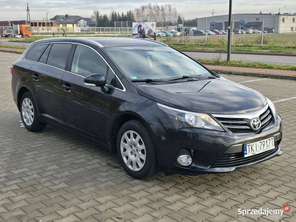 Toyota Avensis 18 Benzyna Serwisowany Gwarancja światła przeciwmgielne Piekoszów