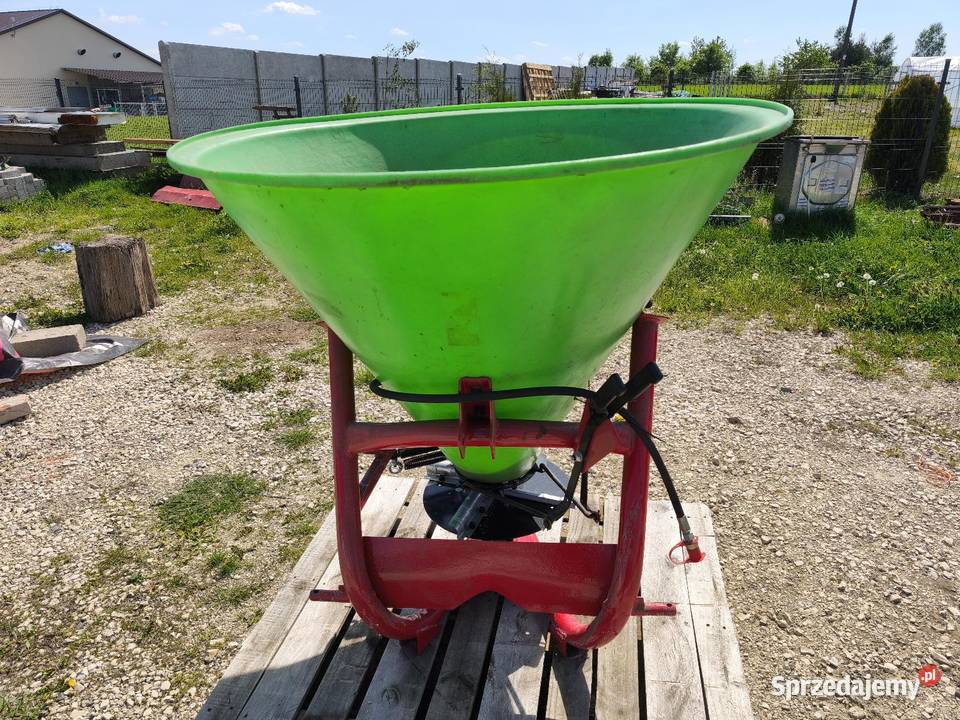 Rozsiewacz lejek 400l