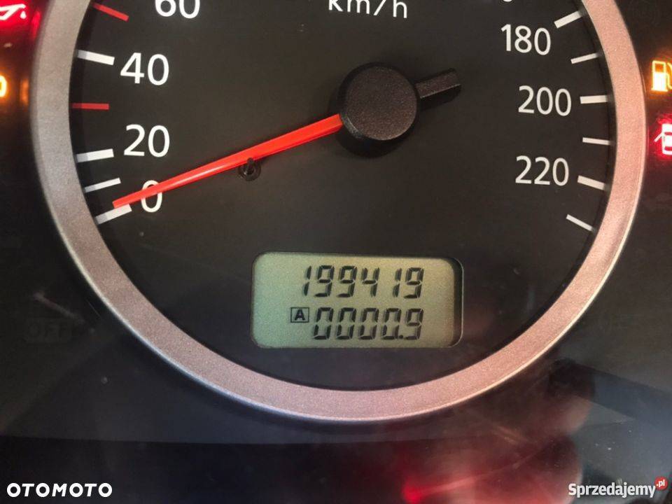 Nissan Almera Tino 18 zadbane wnętrze centralny zamek Almera Tino Chrzanów sprzedam