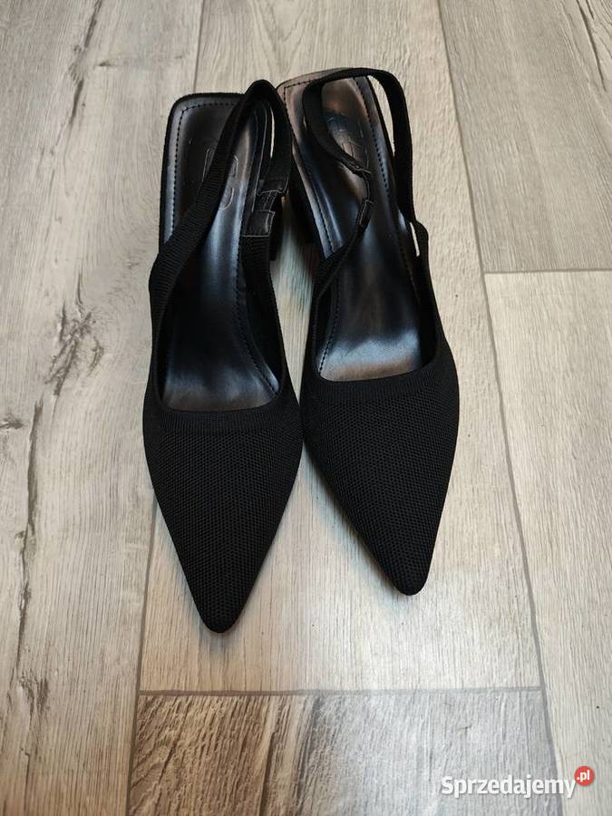 43 Czarne czółenka wieczorowe z odkrytą piętą małopolskie Kraków