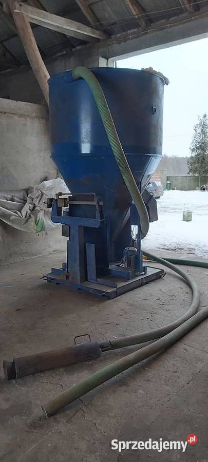 Mieszalnik pasz ze śrutownikiem Dozamech