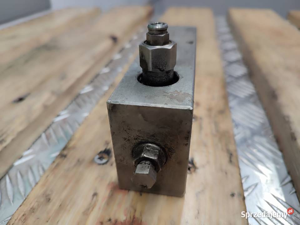 ZAMEK SIŁOWNIKA GŁÓWNEGO 52581774 MANITOU MLT Pozostałe Wilkowo sprzedam