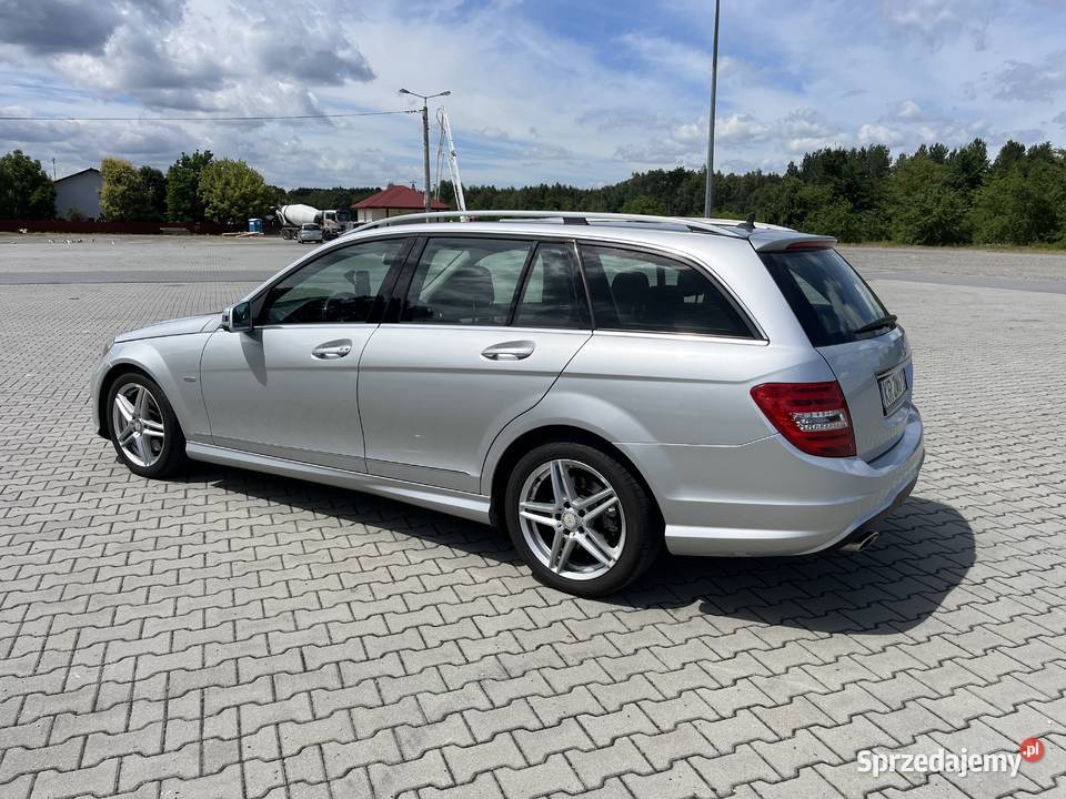 Mercedes C300 4Matic AMG wyposażenie Avantgarde Huta Komorowska