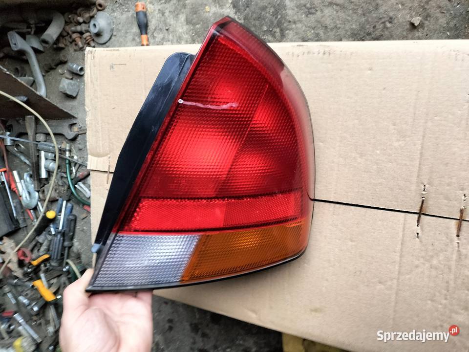 LAMPA TYŁ TYLNA PRAWA MITSUBISHI CARISMA Kamień-Kolonia