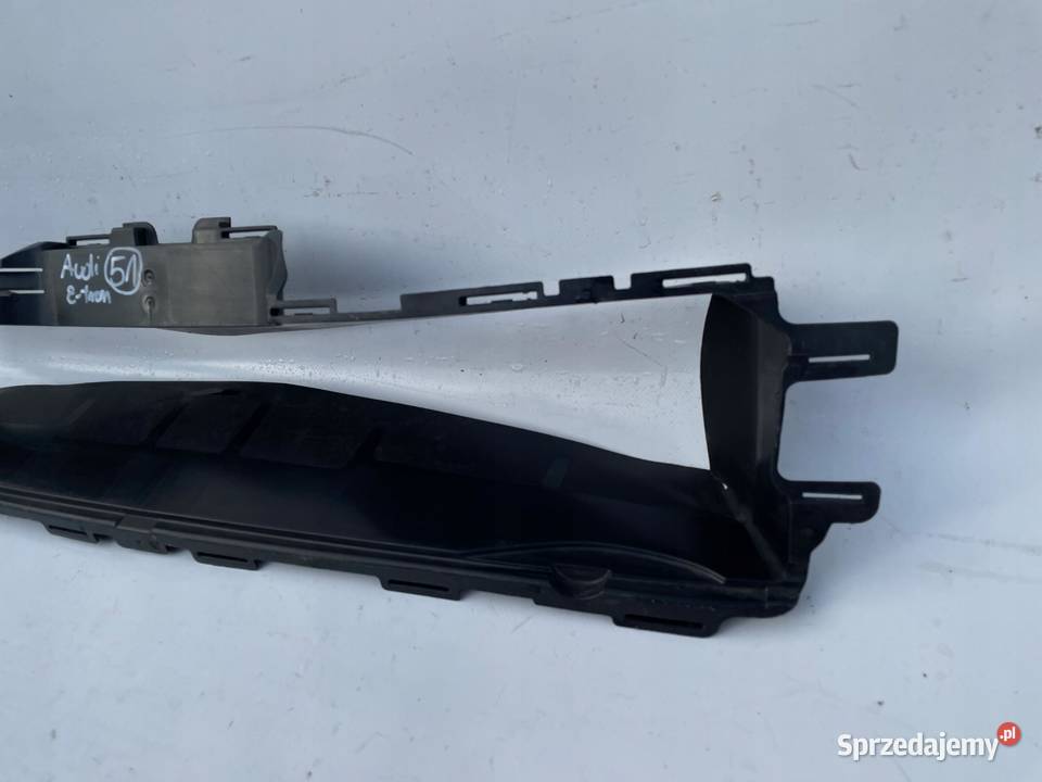 KIEROWNICA POWIETRZA WLOT AUDI E TRON 4KE121285