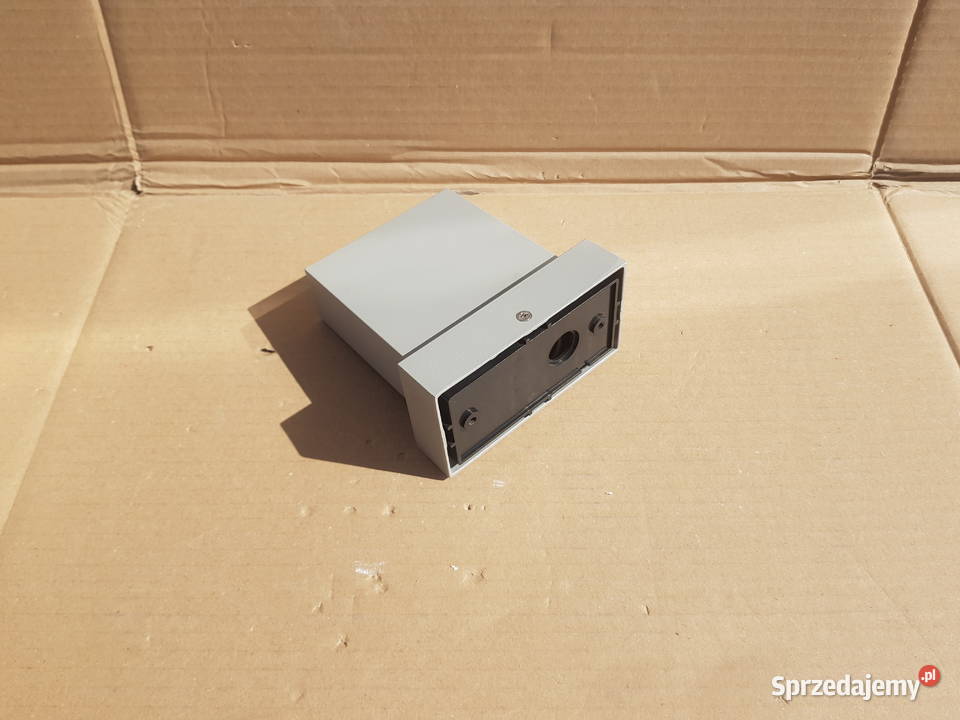 Kinkiet zewnętrzny ścienny na budynek IP44 sprzedam