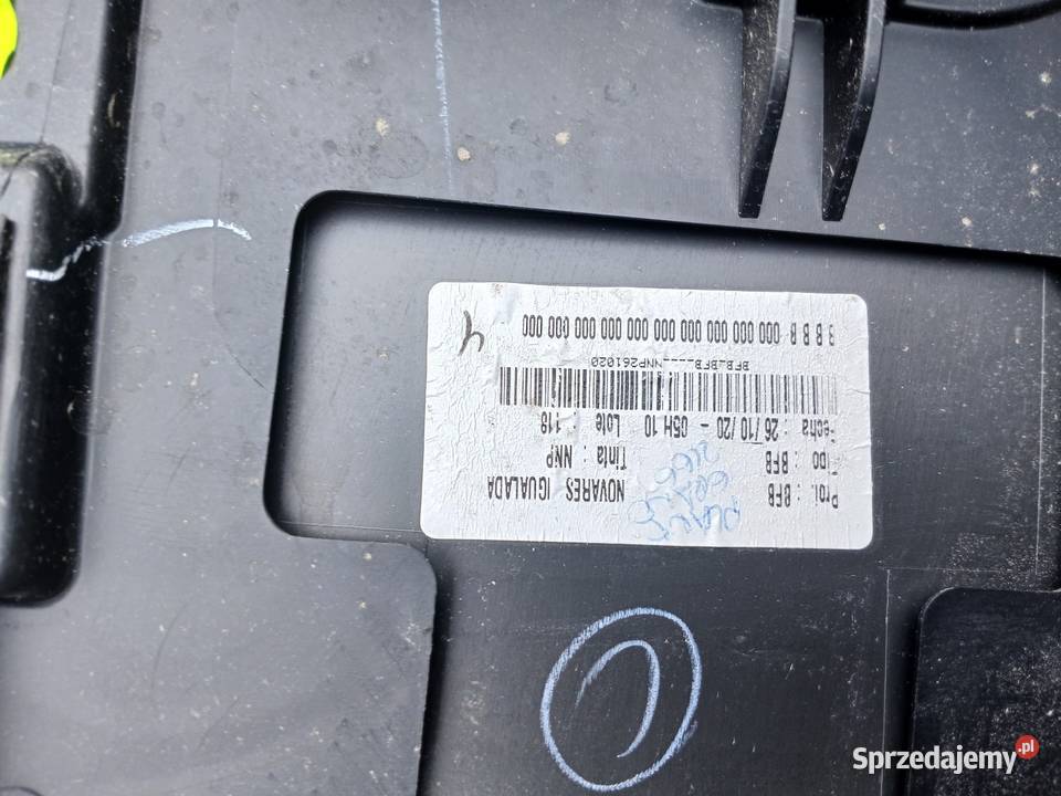 Renault Megane 4 IV 2015 960301054R spojler osobowe sprzedam