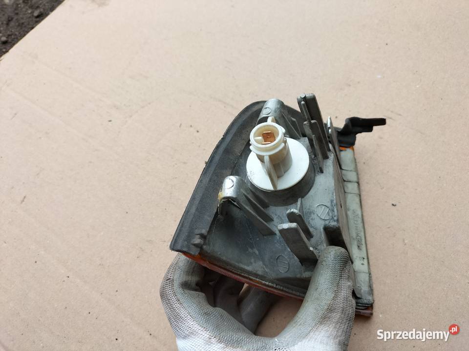AUDI 80B3 B3 KIERUNKOWSKAZ LEWY Kamień-Kolonia sprzedam