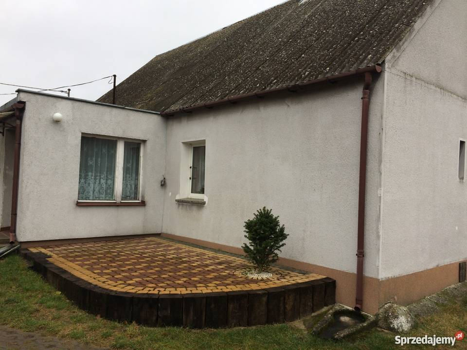 Budynek mieszkalny z zabudowaniami gospodarczymi Rok budowy 1939 Ciemniki sprzedam