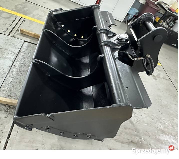 UŻYWANA ŁYŻKA SKARPOWA HYDRAULICZNIE UCHYLNA