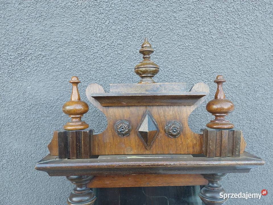 Szafka witrynka kapliczka ze skrzyni zegara