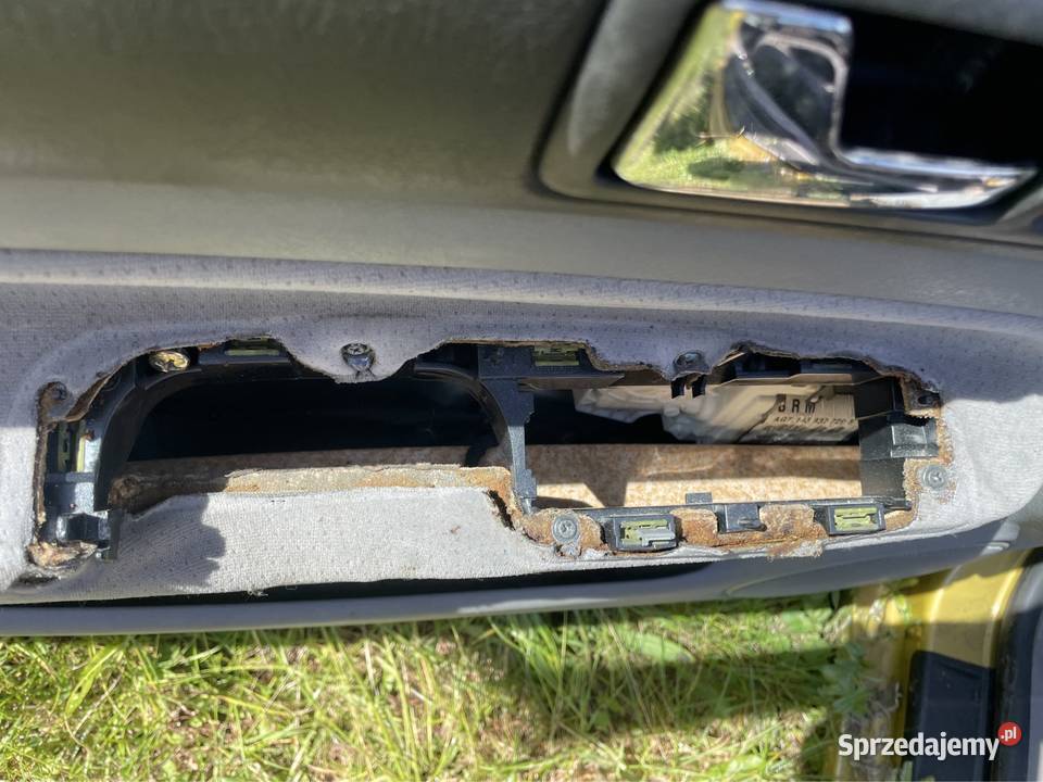 Boczek lewy golf 4 3 drzwiowy elektryczny Wyposażenie wnętrza Skarżysko-Kamienna sprzedam