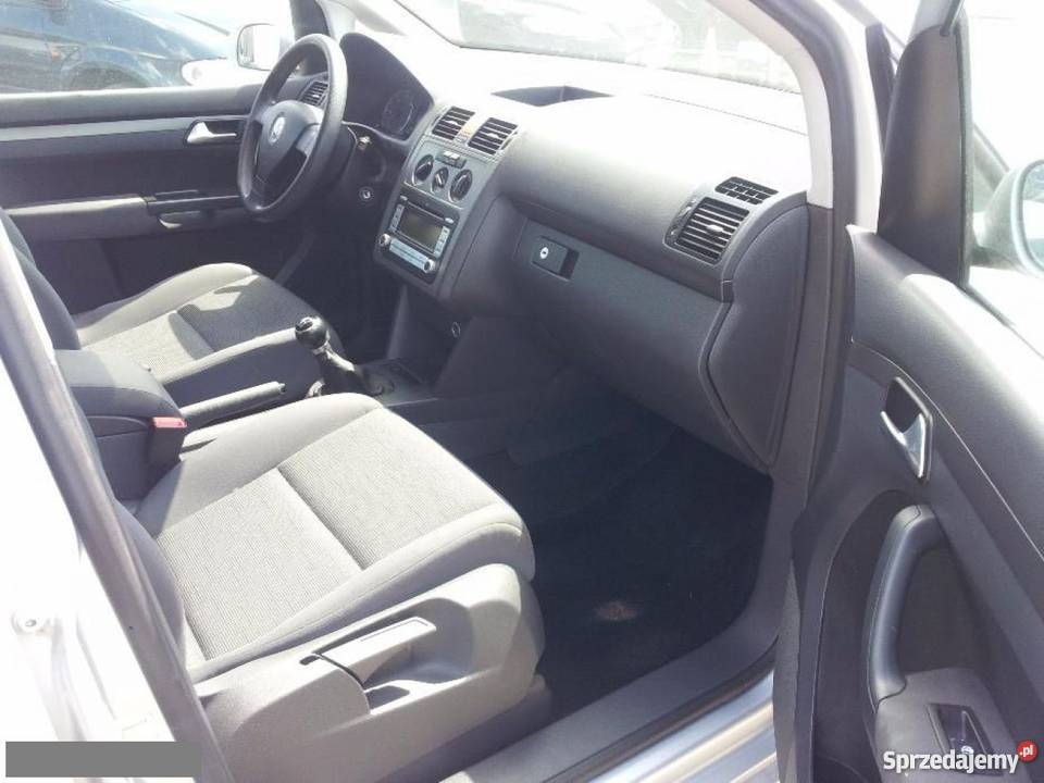 Na sprzedaż Volkswagen Touran srebrny opolskie