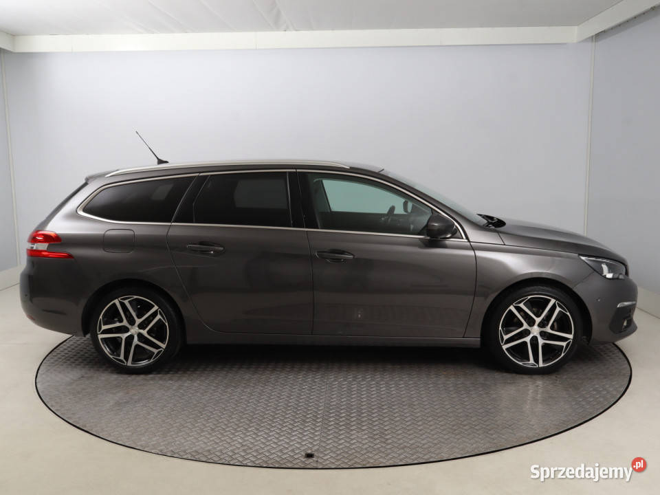 Peugeot 308 12 PureTech komputer pokładowy