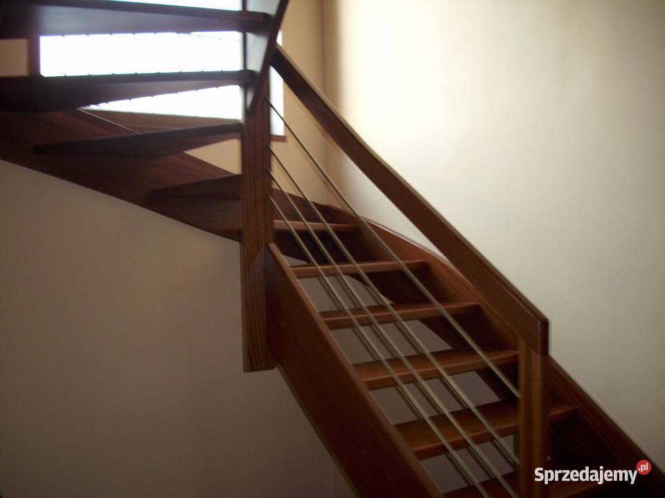 Nowoczesne tradycyjne schody drewniane