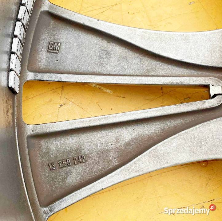 OPEL INSIGNIA FELGI ALUMINIOWE 13258242 OPONY Radom sprzedam