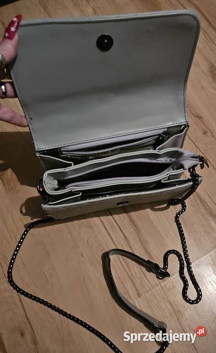 Sprzedam torebkę szarą na ramię ma kieszonki