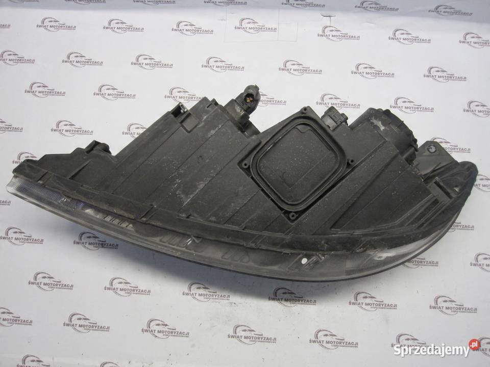 KIA SORENTO II 4x4 10r lampa prawy przód osobowe