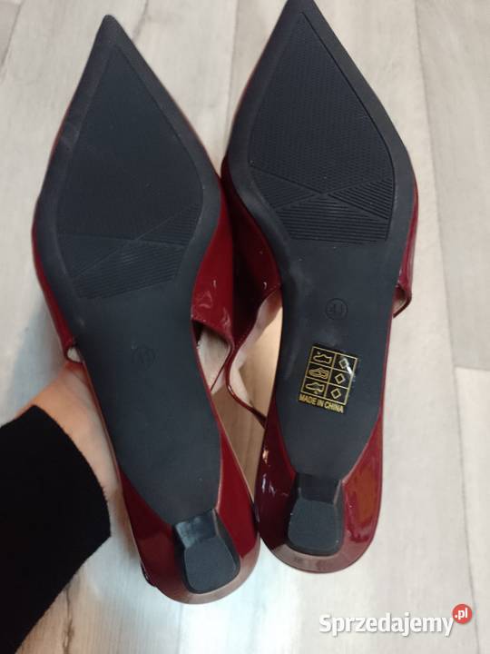 41 Bordowe niskie czółenka baleriny wieczorowe z Zara Kraków