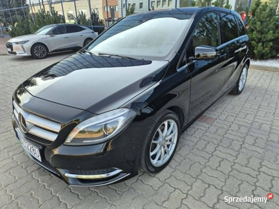 Mercedes B 200 brązowe skóry Harman Kardonel centralny zamek Warszawa sprzedam