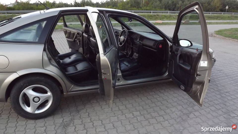 OPEL VECTRA B 1997 benzyna 16 16V radio / CD