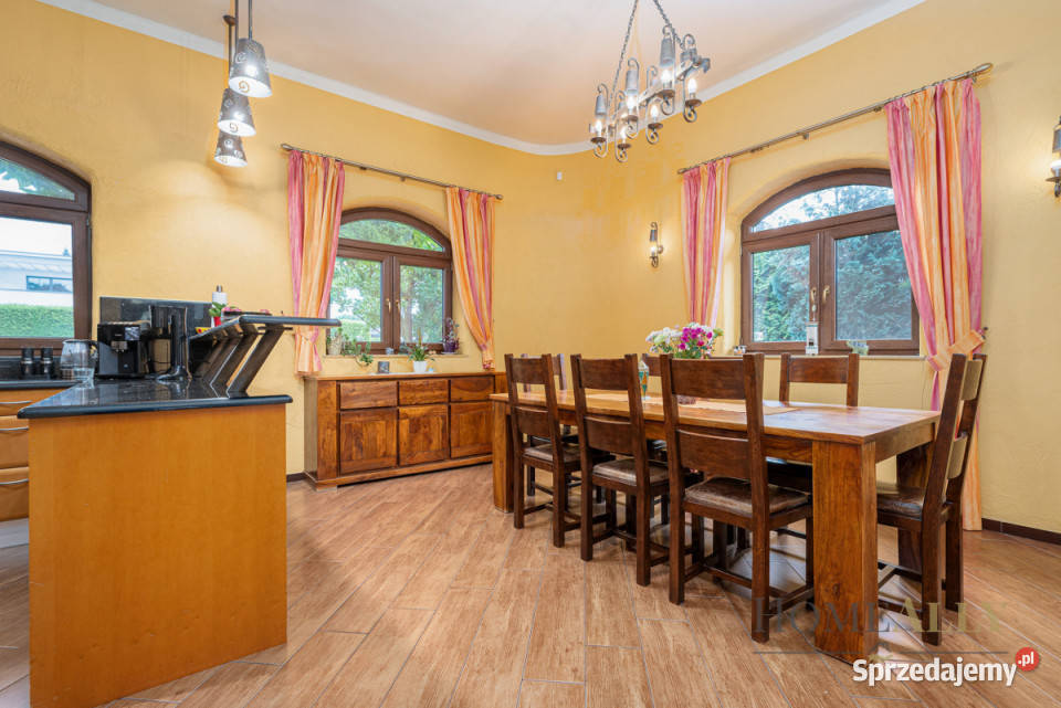 sprzedaży domu wolnostojącego 430m2 Szeligi