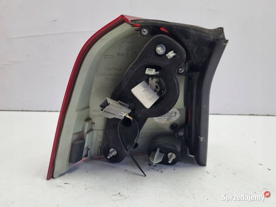 LAMPA PRAWA Volvo V70 III XC70 TYLNIA TYLNA osobowe Rudka