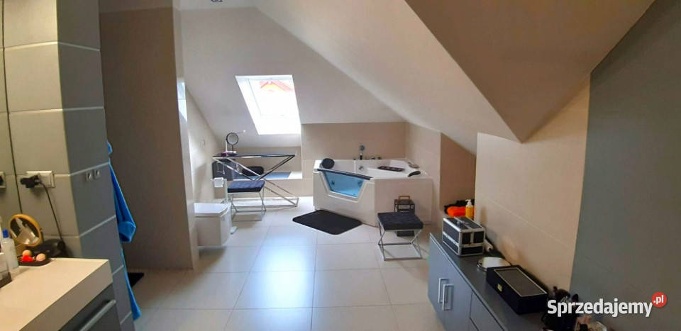 Komfortowy i duży z pełnym wyposażeniem asfalt Sprzedaż