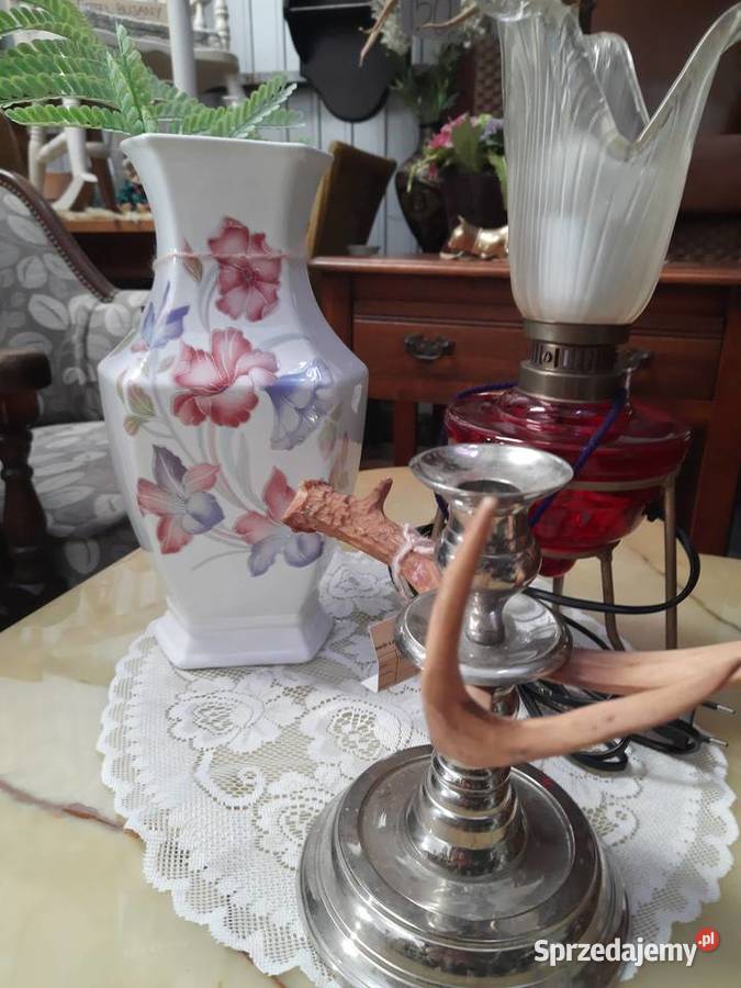 biały wazon w kwiaty Mielnica Duża