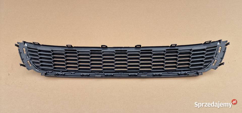 VW POLO 6R KRATKA ZDERZAKA CHROM 6R0853677 lubuskie Bieleń