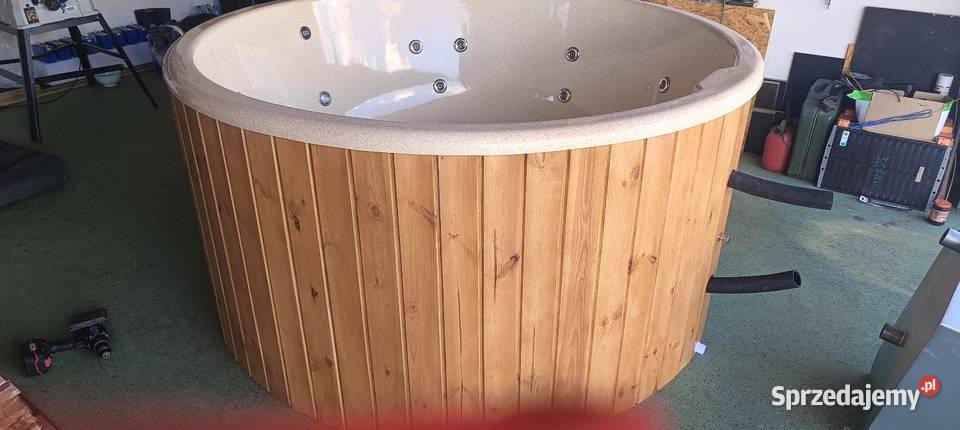 Balia ogrodowa 16 dysz wodnych w pełnej wersji Świecie