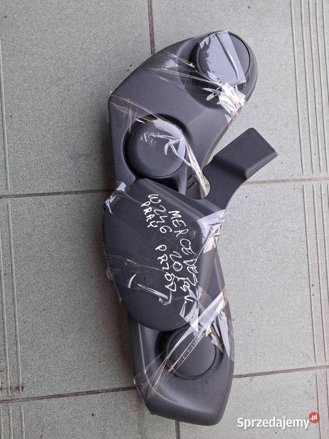 Boczek osłonka plastikowa fotela prawego z Stalowa Wola