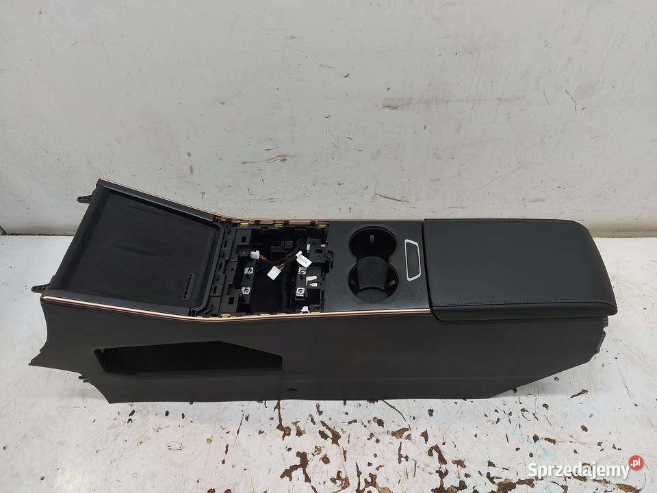 Chery Omoda 5 2024 podłokietnik tunel środkowy